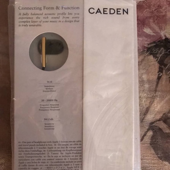 Caeden ear Headphones - Picture 3 of 4